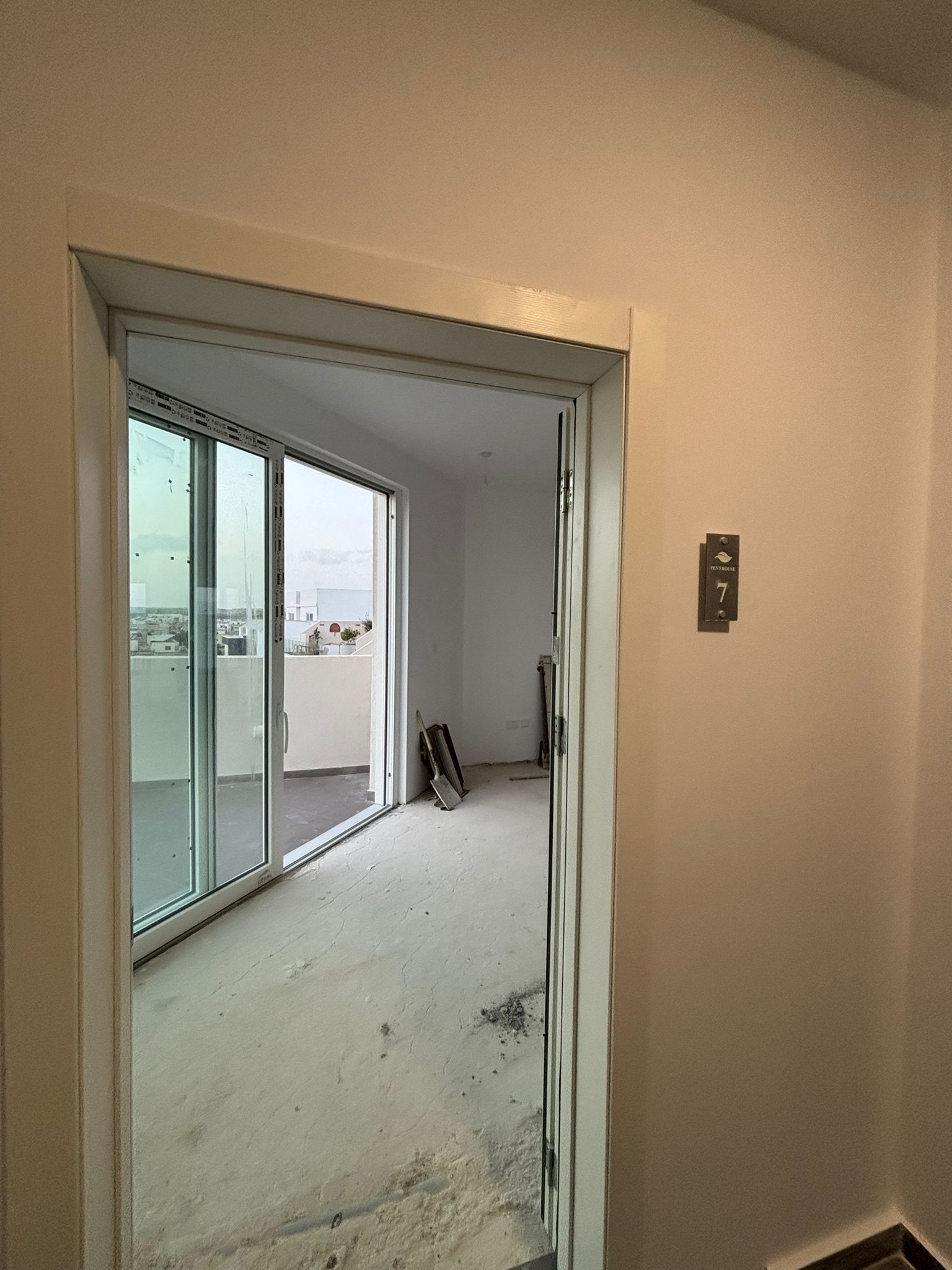 Wejście do apartamentu na najwyższym piętrze GC07