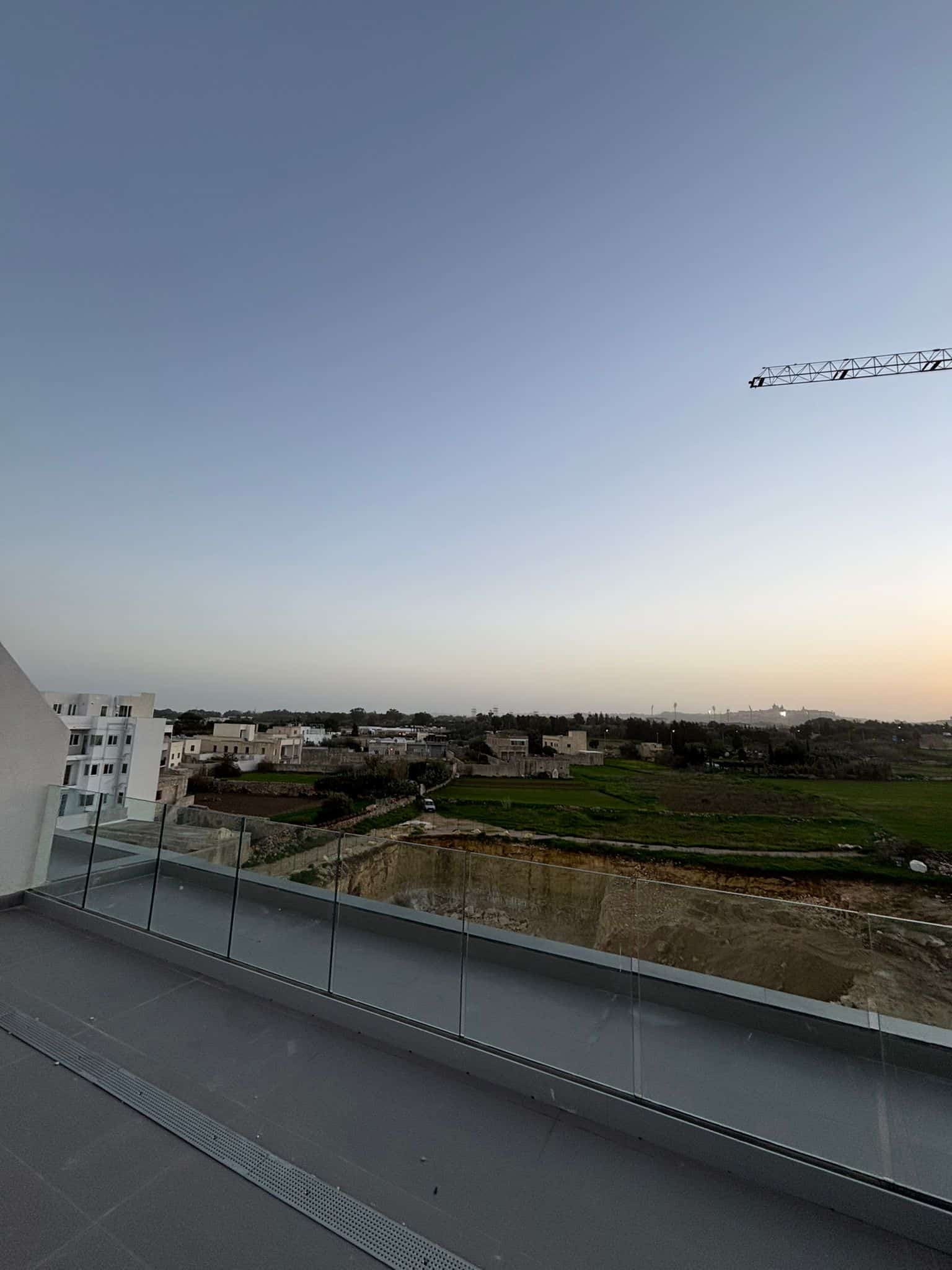Terraza abierta en el ático GC08