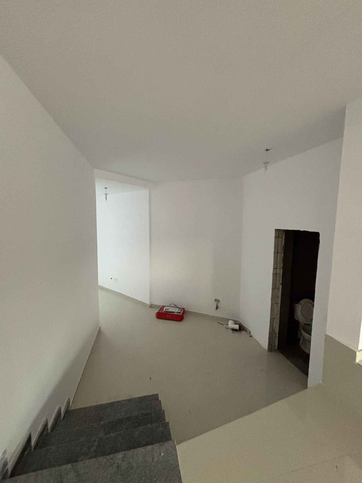 Ground floor office with natural light at Green Oasis