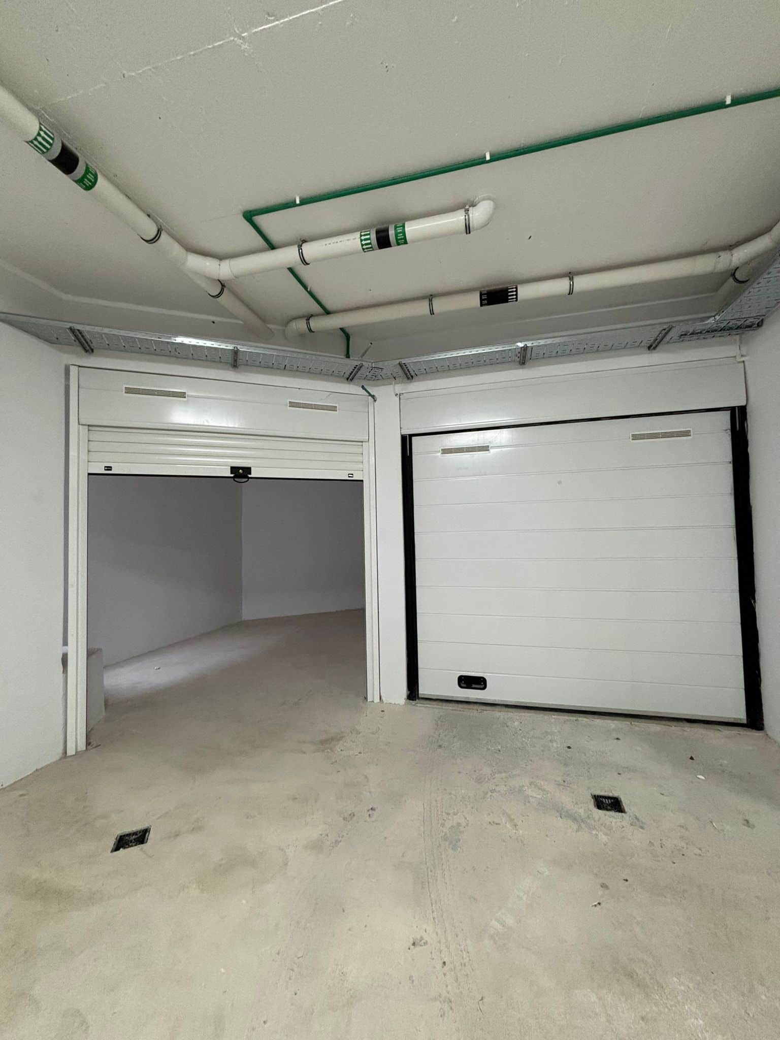 Puertas de garaje en Green Park Residence