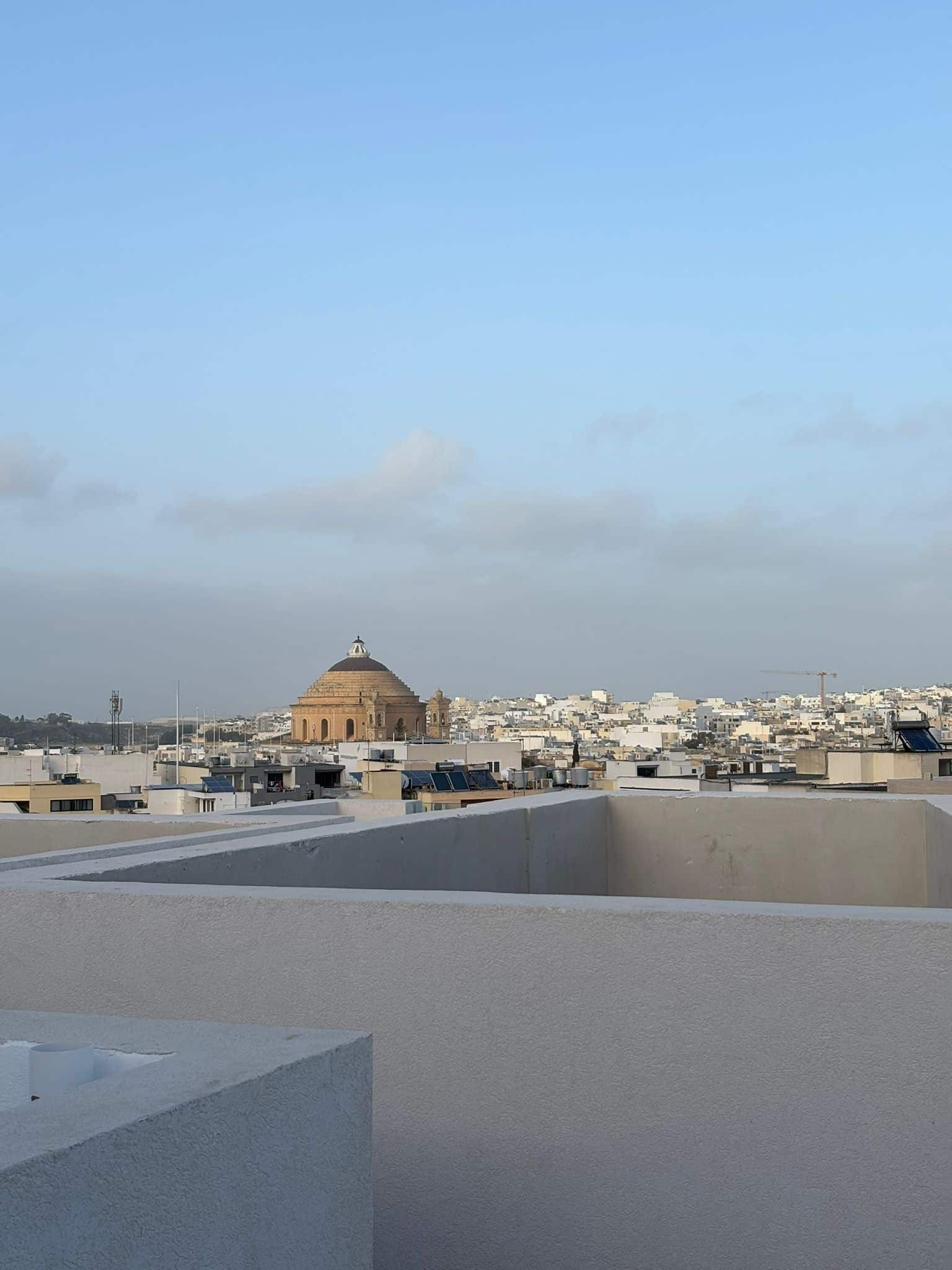 GV08: Ático dúplex de tres dormitorios con vistas a la Rotonda, Mosta