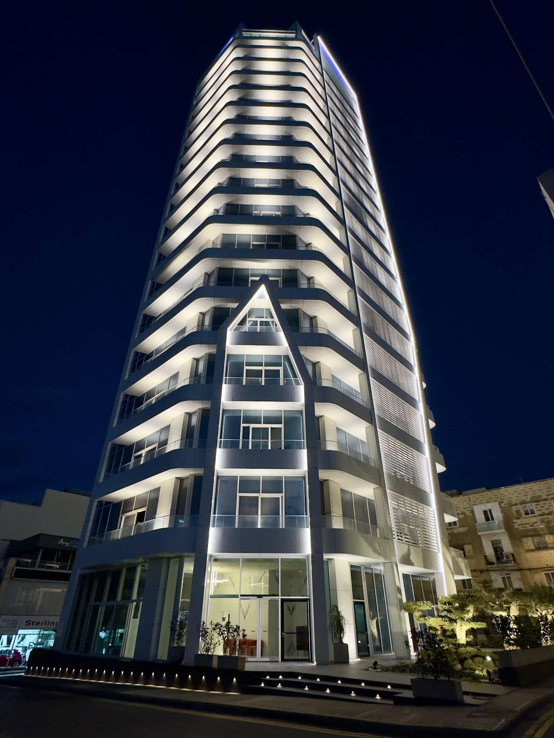 22. emeleti, tengerre néző irodák az ST Towerben, Ta’ Xbiexben