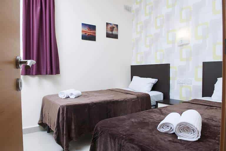Slaapkamer met twee eenpersoonsbedden in Tigne Residence